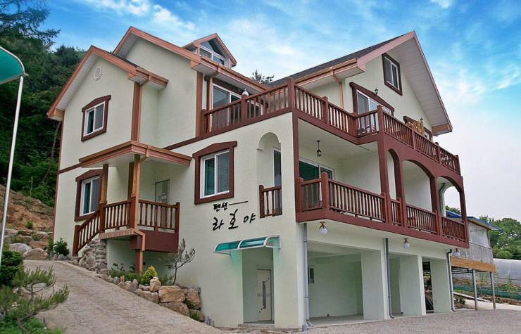 Lahoya Pension تشنتشون المظهر الخارجي الصورة